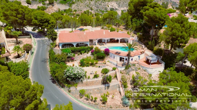 Centrally Located Villa on a Large Plot with Beautiful Sea Views