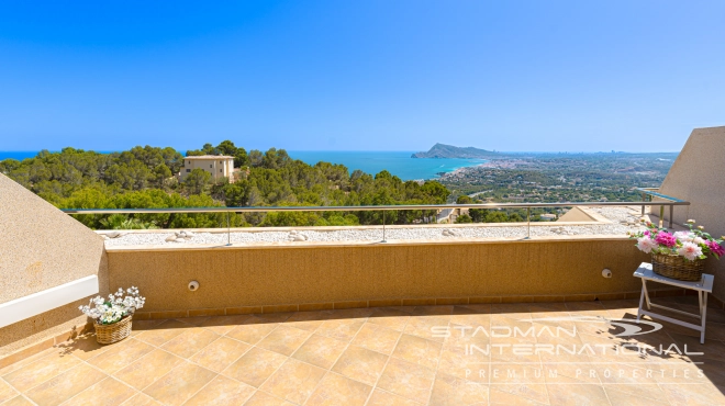 Amplio Apartamento con Preciosas Vistas al Mar en la Sierra de Altea