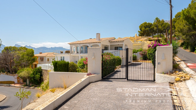 Large Villa with Beautiful Sea Views in the Sierra de Altea