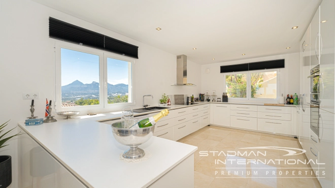 Large Villa with Beautiful Sea Views in the Sierra de Altea