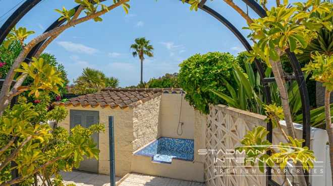 Single Storey Villa with Pool and Beautiful Sea Views