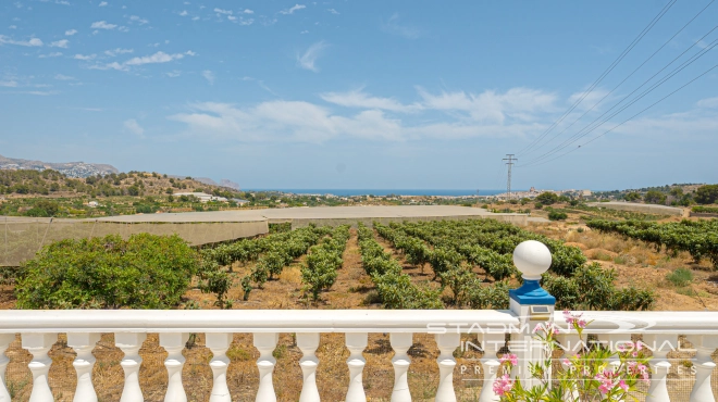 Single Storey Villa with Pool and Beautiful Sea Views