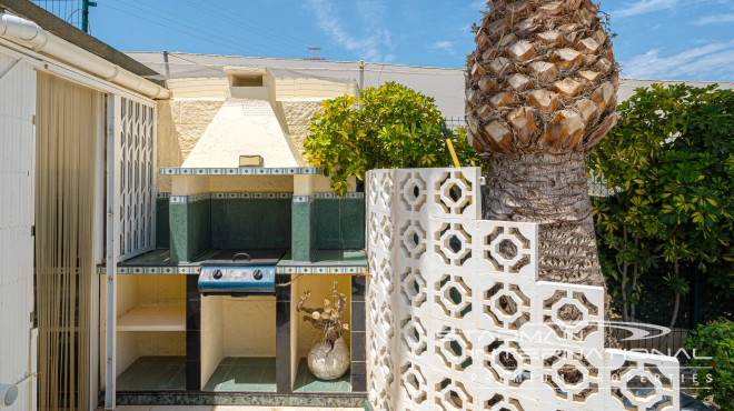 Single Storey Villa with Pool and Beautiful Sea Views