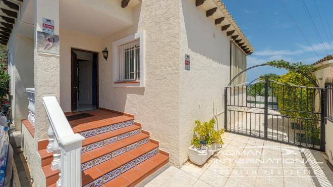 Single Storey Villa with Pool and Beautiful Sea Views