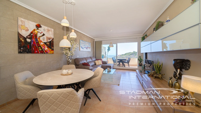 Toppleilighet med Romslige Terrasser og Havutsikt i Altea Hills