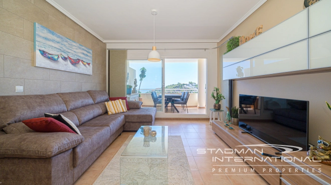 Toppleilighet med Romslige Terrasser og Havutsikt i Altea Hills