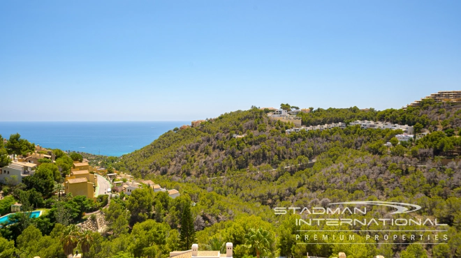 Toppleilighet med Romslige Terrasser og Havutsikt i Altea Hills