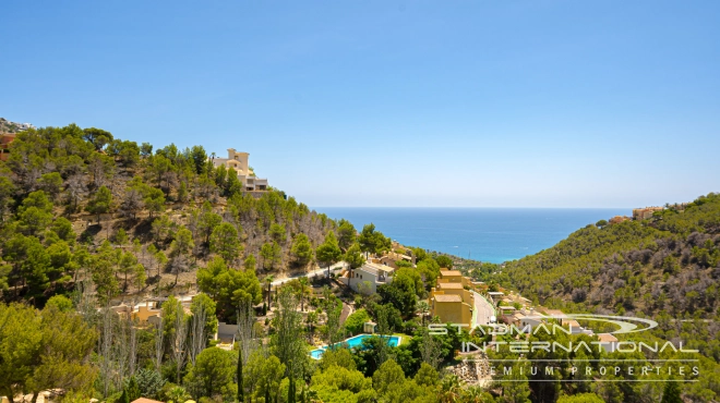 Toppleilighet med Romslige Terrasser og Havutsikt i Altea Hills