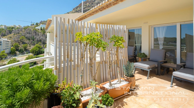 Toppleilighet med Romslige Terrasser og Havutsikt i Altea Hills