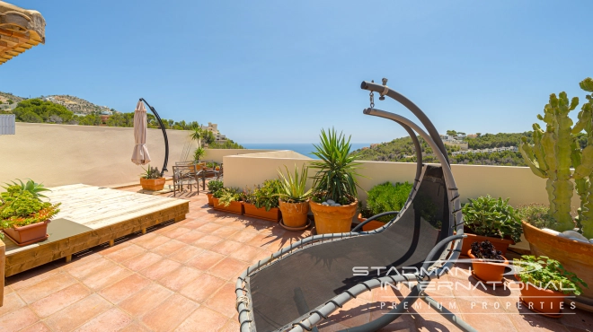Toppleilighet med Romslige Terrasser og Havutsikt i Altea Hills