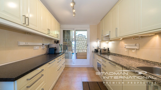 Toppleilighet med Romslige Terrasser og Havutsikt i Altea Hills