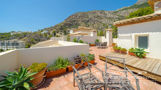 Toppleilighet med Romslige Terrasser og Havutsikt i Altea Hills