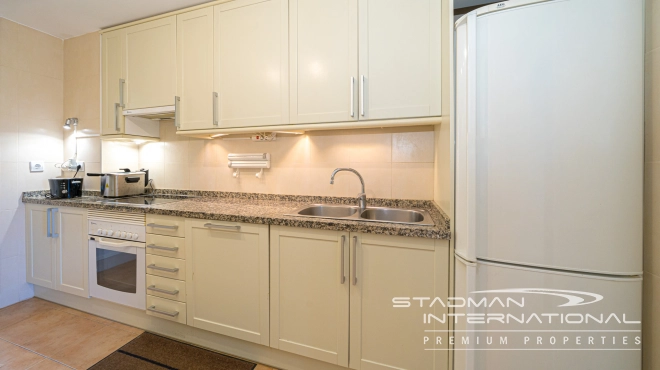 Toppleilighet med Romslige Terrasser og Havutsikt i Altea Hills