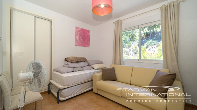 Toppleilighet med Romslige Terrasser og Havutsikt i Altea Hills