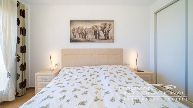 Toppleilighet med Romslige Terrasser og Havutsikt i Altea Hills