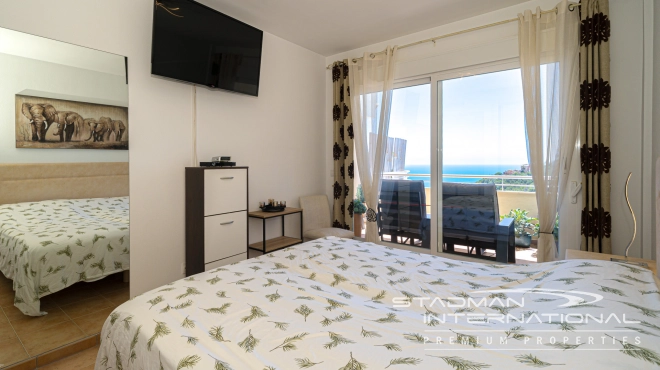 Toppleilighet med Romslige Terrasser og Havutsikt i Altea Hills