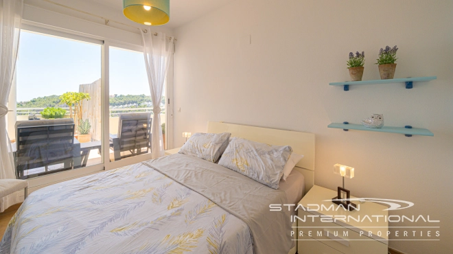 Toppleilighet med Romslige Terrasser og Havutsikt i Altea Hills