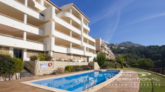 Toppleilighet med Romslige Terrasser og Havutsikt i Altea Hills