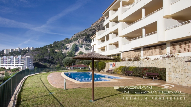 Toppleilighet med Romslige Terrasser og Havutsikt i Altea Hills