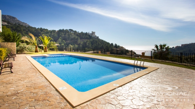 Toppleilighet med Romslige Terrasser og Havutsikt i Altea Hills