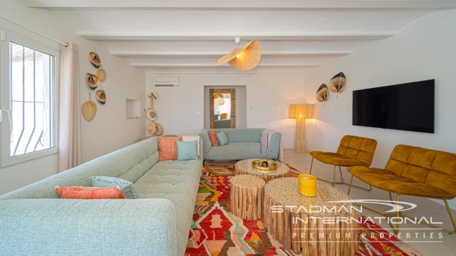 Renovated Villa with Guest Apartment Close to La Olla Beach