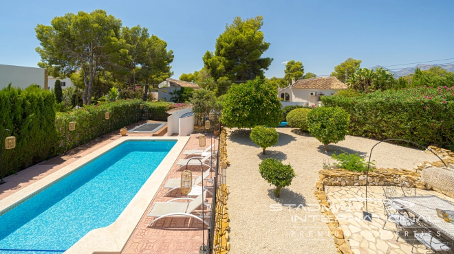 Renovated Villa with Guest Apartment Close to La Olla Beach