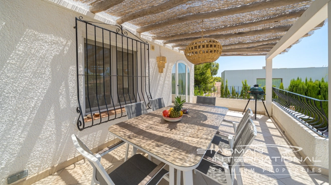 Renovated Villa with Guest Apartment Close to La Olla Beach