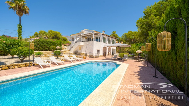 Renovated Villa with Guest Apartment Close to La Olla Beach