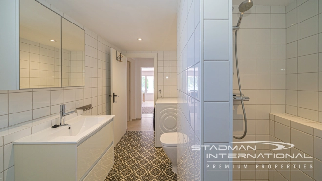 Renovated Villa with Guest Apartment Close to La Olla Beach