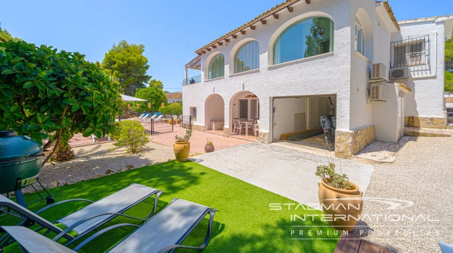 Renovated Villa with Guest Apartment Close to La Olla Beach