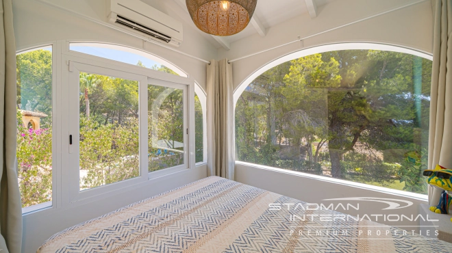 Renovated Villa with Guest Apartment Close to La Olla Beach