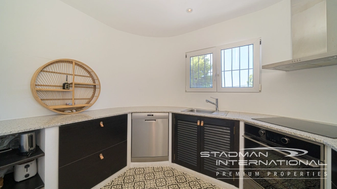 Renovated Villa with Guest Apartment Close to La Olla Beach