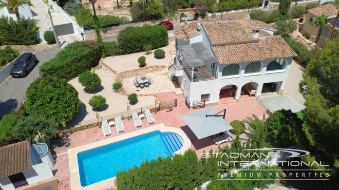 Renovated Villa with Guest Apartment Close to La Olla Beach