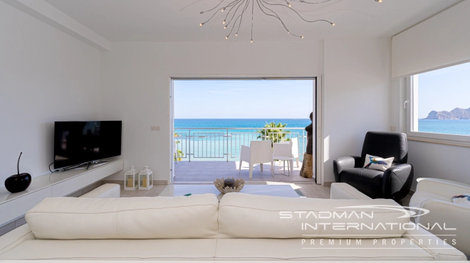 Beautiful First Line Apartment on the Seafront in Altea