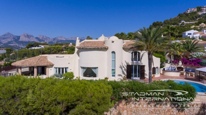 Beautiful Villa on a Flat Plot with a Nice Garden