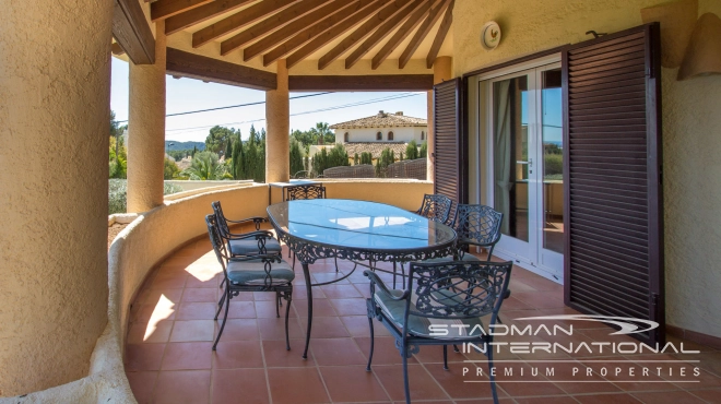 Beautiful Villa on a Flat Plot with a Nice Garden