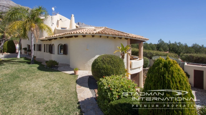 Beautiful Villa on a Flat Plot with a Nice Garden