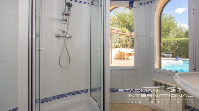 Beautiful Villa on a Flat Plot with a Nice Garden