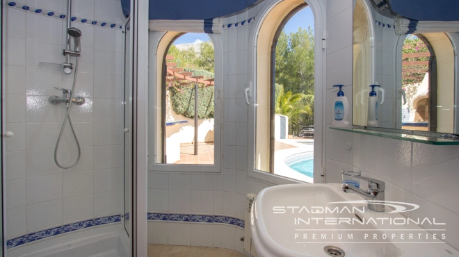 Beautiful Villa on a Flat Plot with a Nice Garden