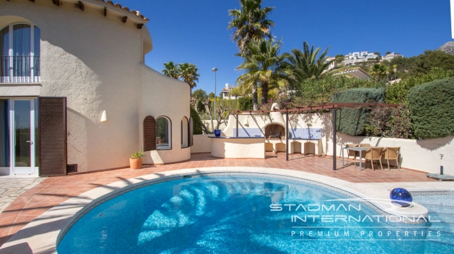 Beautiful Villa on a Flat Plot with a Nice Garden