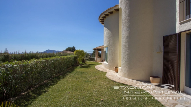 Beautiful Villa on a Flat Plot with a Nice Garden