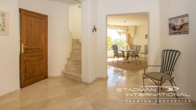 Beautiful Villa on a Flat Plot with a Nice Garden