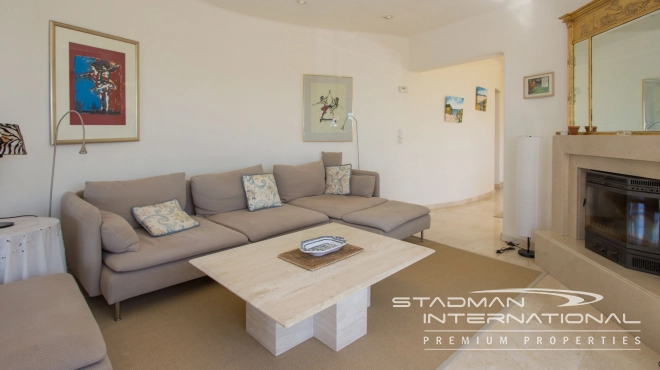 Beautiful Villa on a Flat Plot with a Nice Garden