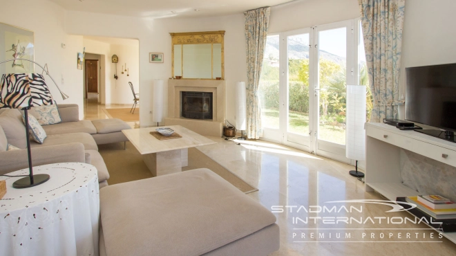 Beautiful Villa on a Flat Plot with a Nice Garden