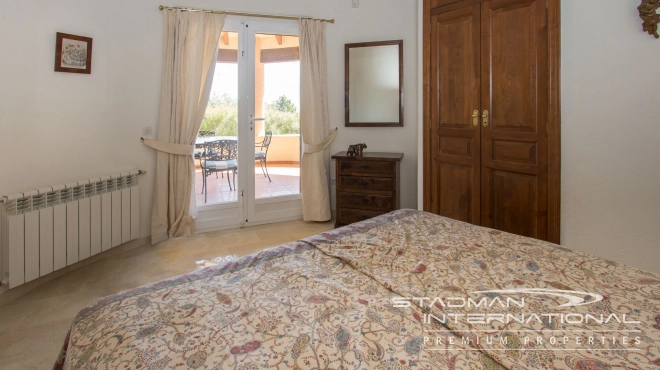 Beautiful Villa on a Flat Plot with a Nice Garden