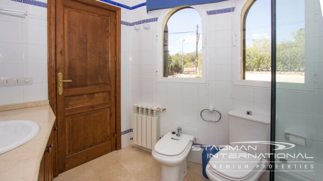 Beautiful Villa on a Flat Plot with a Nice Garden