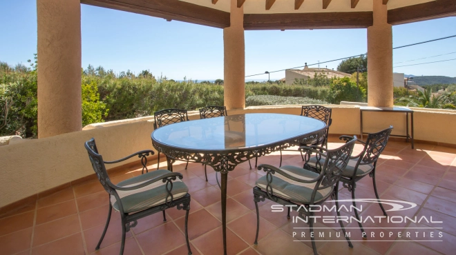 Beautiful Villa on a Flat Plot with a Nice Garden