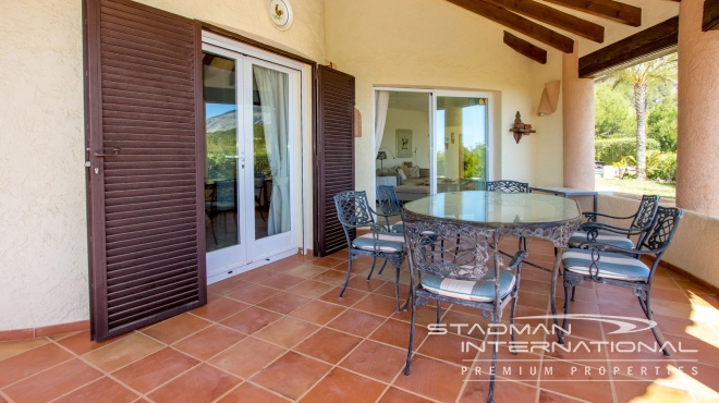 Beautiful Villa on a Flat Plot with a Nice Garden