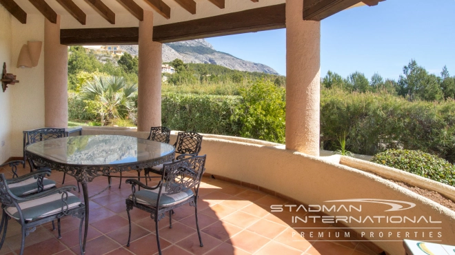 Beautiful Villa on a Flat Plot with a Nice Garden