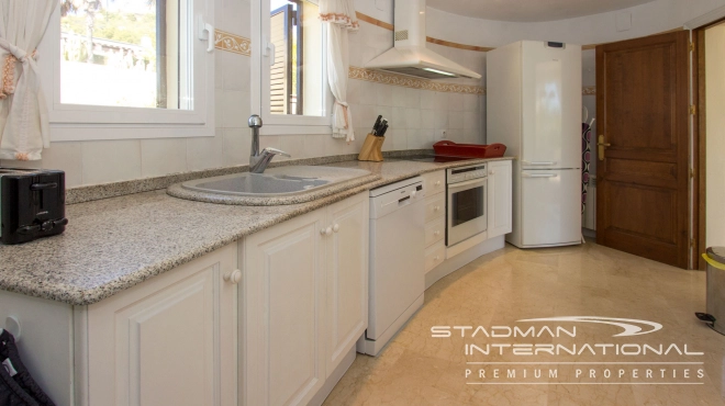 Beautiful Villa on a Flat Plot with a Nice Garden